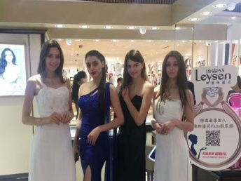 禮儀在商業(yè)活動中的多樣化應(yīng)用與地域特色